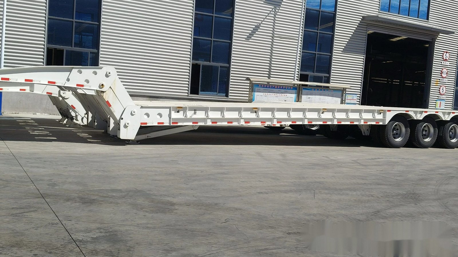 Lowbed Semi-Trailer